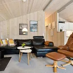 Zaharinka - 30km From The Sea By Interhome Дом отдыха *