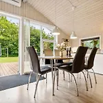 Дом отдыха Zaharinka - 30km From The Sea By Interhome