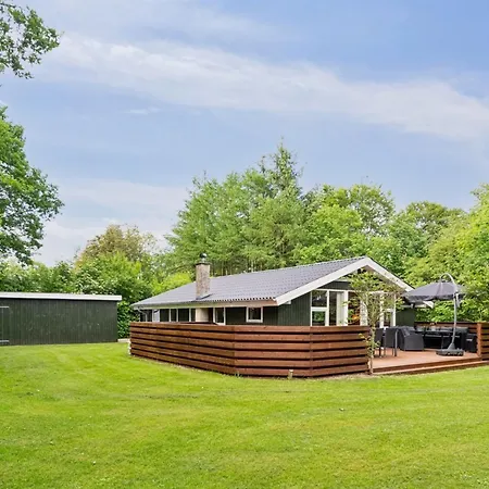 Holiday home Zaharinka
