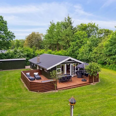 Zaharinka - 30km From The Sea By Interhome